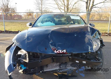 2025 Kia K4 Lxs из США, поврежденный, VIN 3KPFT4DE1SE127316